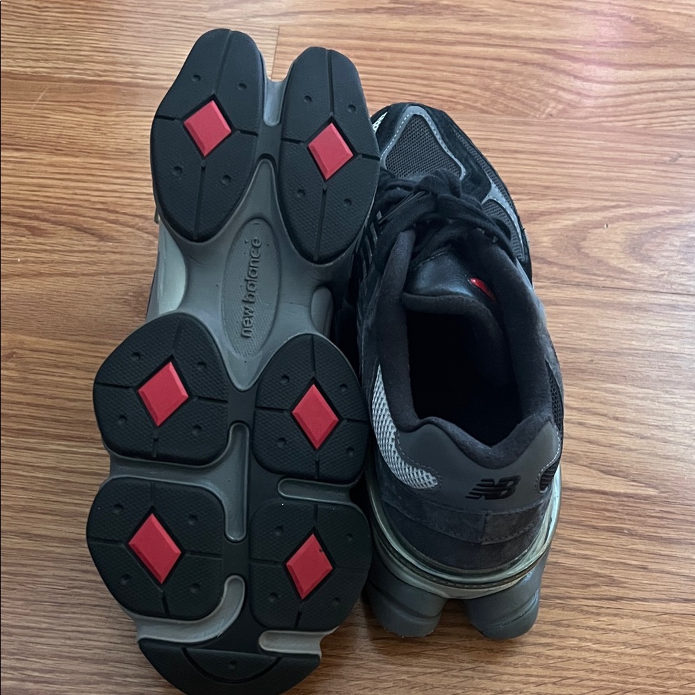 New Balance Men's Black and Red Athletic Shoes
